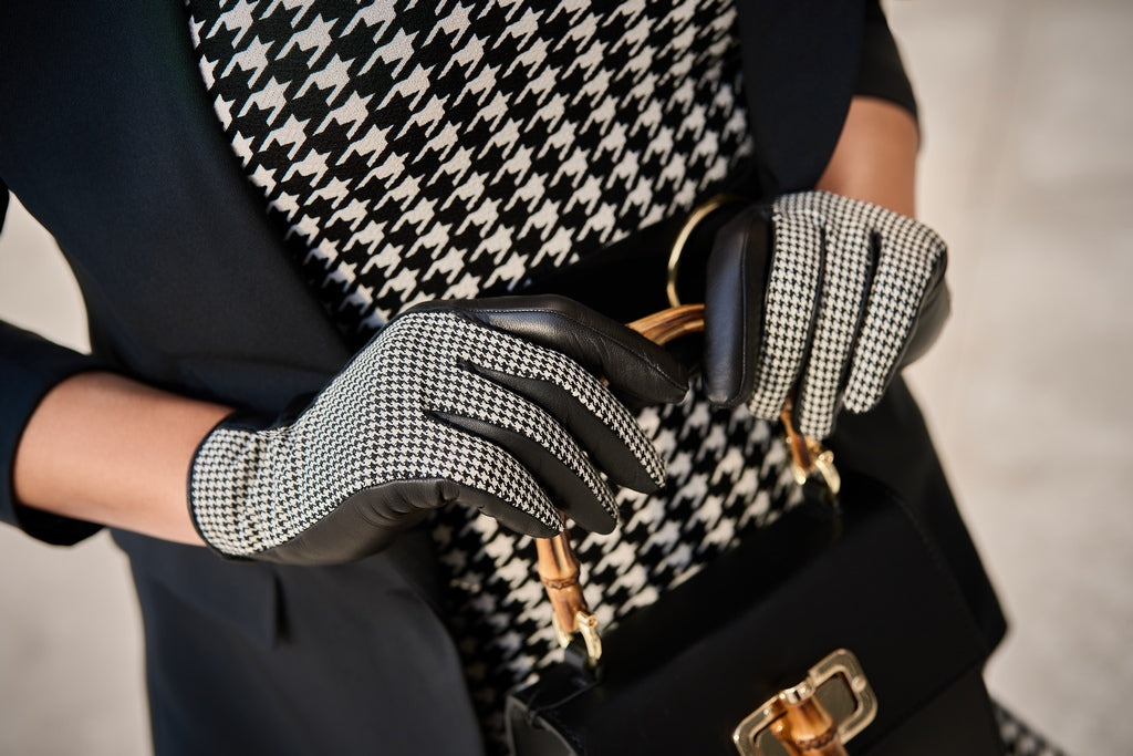 Women's nappa leather and Holland&Sherry wool gloves with button closure and cashmere lined