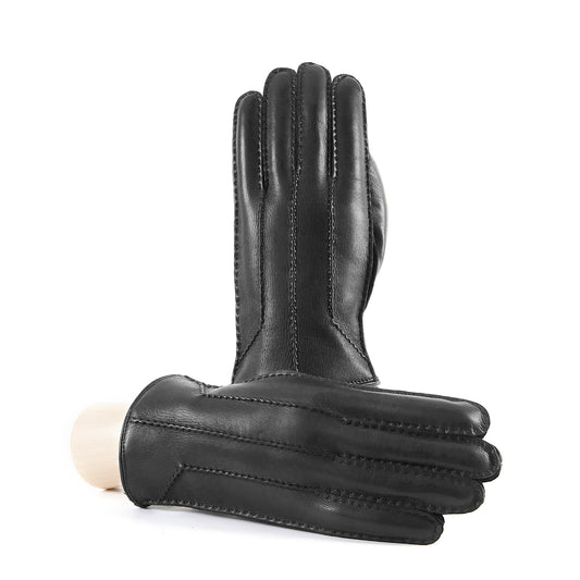 Finestrella: handcrafted deerskin gloves