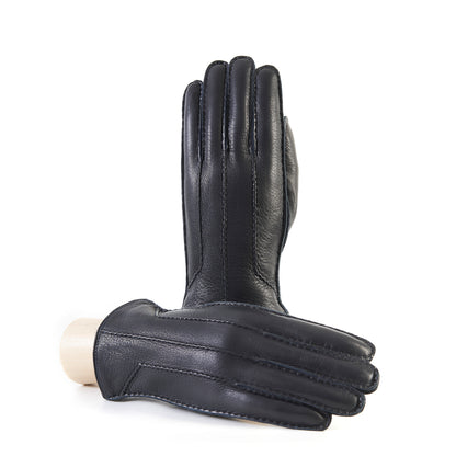 Finestrella: handcrafted deerskin gloves
