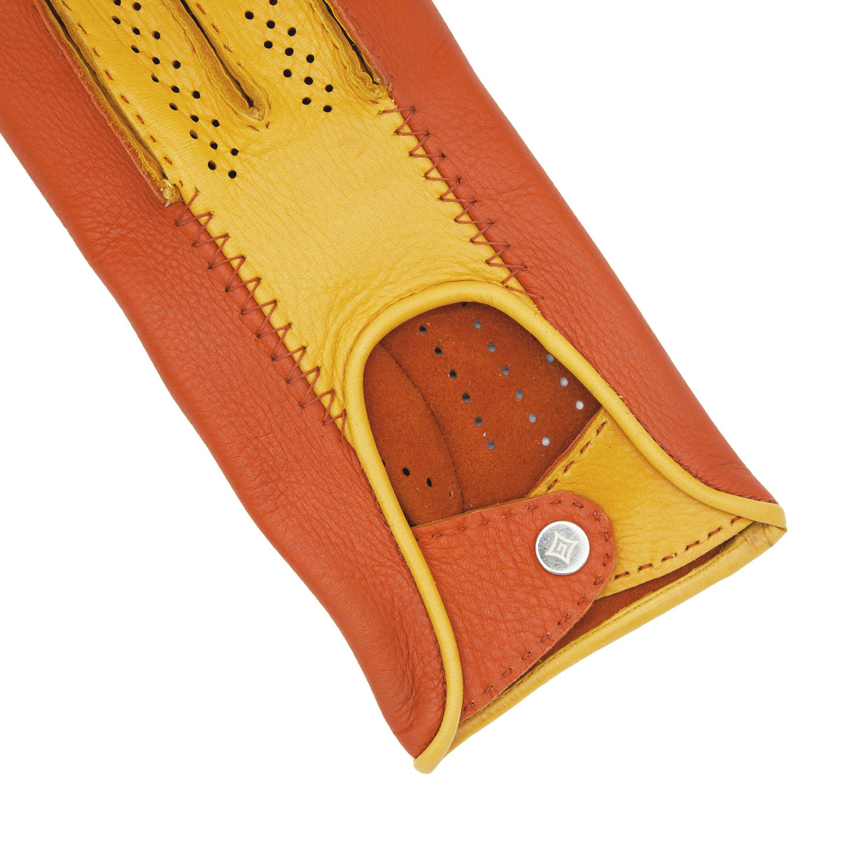 Bespoke Pulcinella: handcrafted bicolor deerskin gloves